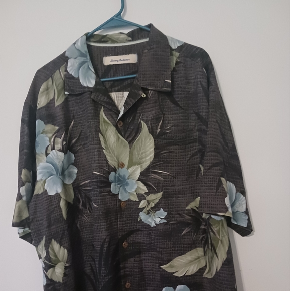 Tommy Bahama Other - Mens Tommy is shirt